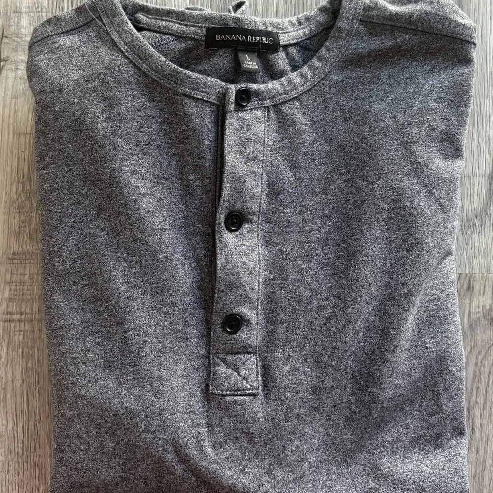 Banana Republic Henley Size Large